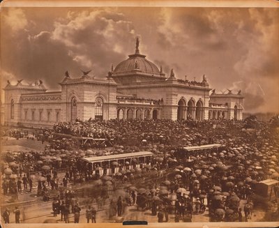 Giorno di apertura: gli oratori, 1876 da American Photographer